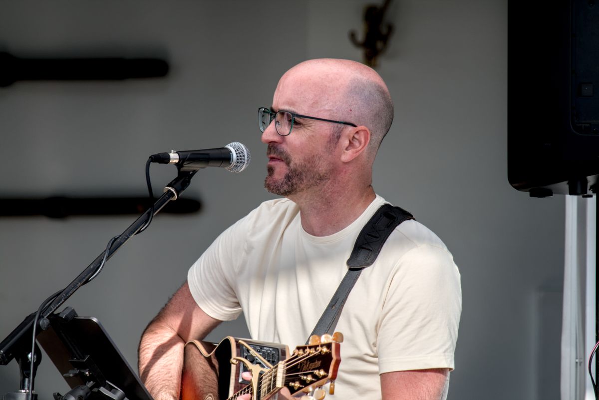 Colin singing side-on at the mic at Britannia Brewing